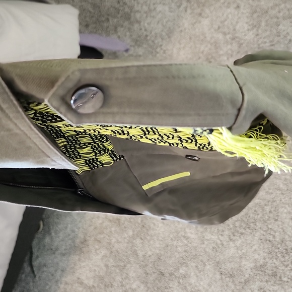 NWOT Women's Army Green Guess LA Button Up Jacket with Fringe Size S - Picture 9 of 9